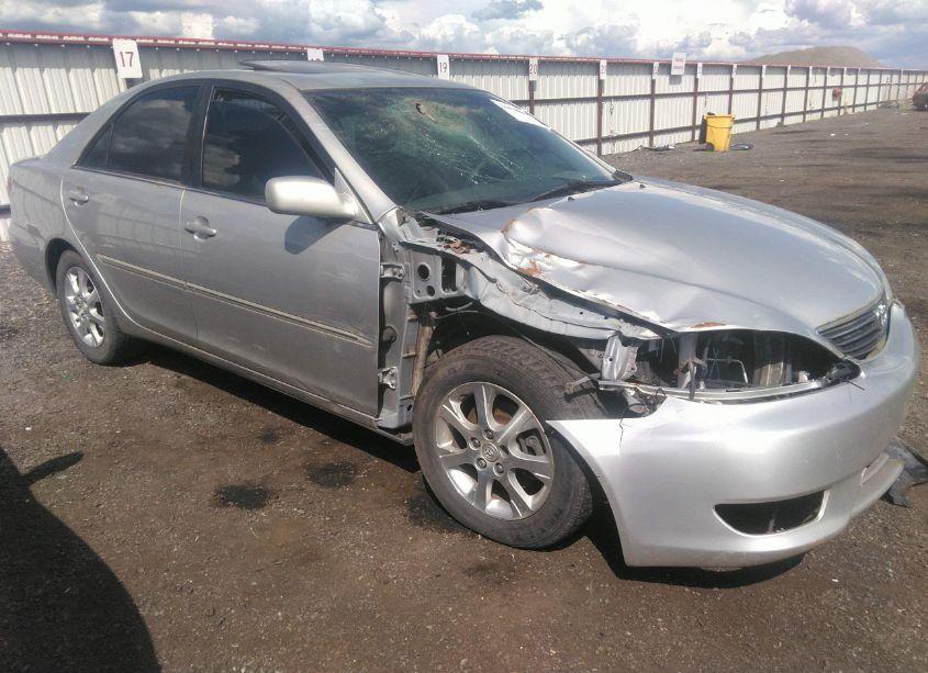 2005 Toyota Camry XLE V6 (VIN 4T1BF32K35U611580) main photo