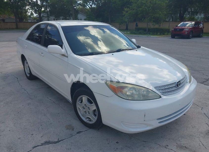 2002 Toyota Camry LE V6 (VIN 4T1BF32K42U007564) main photo