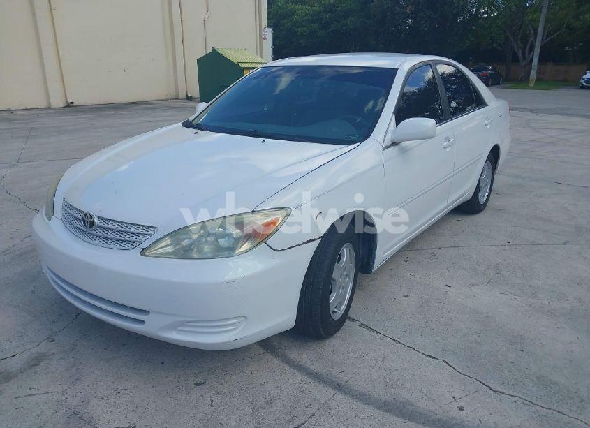 Photo 2 of 2002 Toyota Camry LE V6 (VIN 4T1BF32K42U007564)