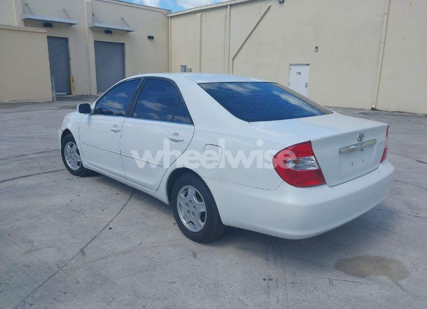 Photo 3 of 2002 Toyota Camry LE V6 (VIN 4T1BF32K42U007564)