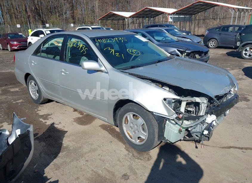 2003 Toyota Camry LE V6 (VIN 4T1BF32K43U558837) main photo