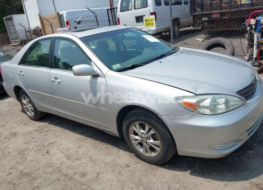 2004 Toyota Camry LE V6 (VIN 4T1BF32K44U080162) main photo