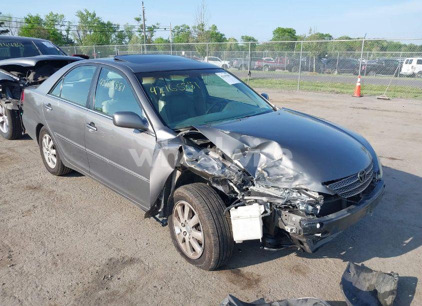 2004 Toyota Camry XLE V6 (VIN 4T1BF32K44U579852) main photo