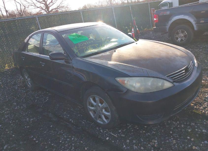 2005 Toyota Camry LE V6 (VIN 4T1BF32K45U084276) main photo
