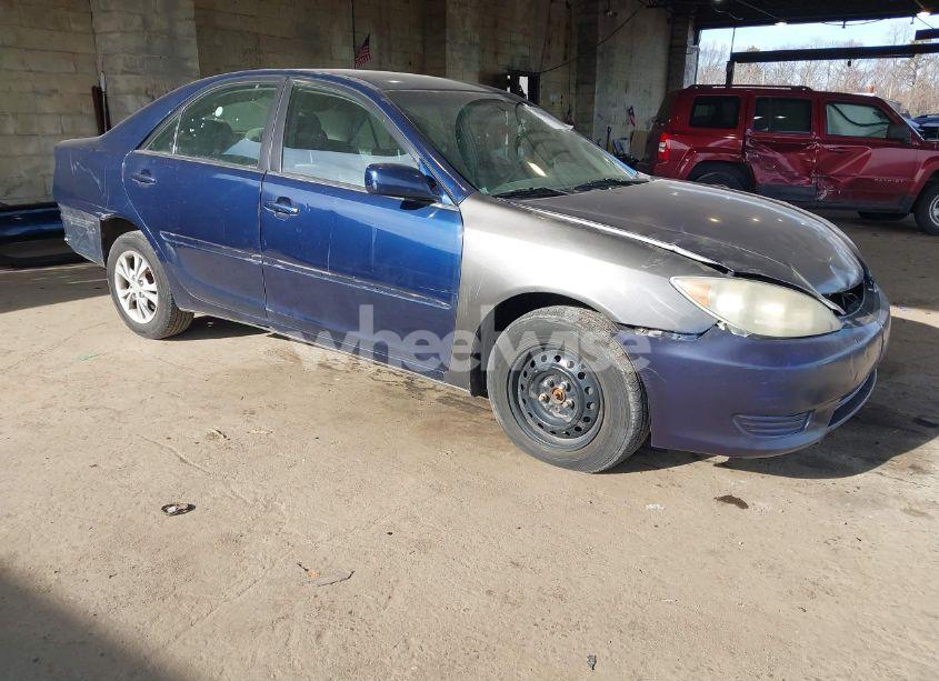2005 Toyota Camry LE V6 (VIN 4T1BF32K45U090806) main photo