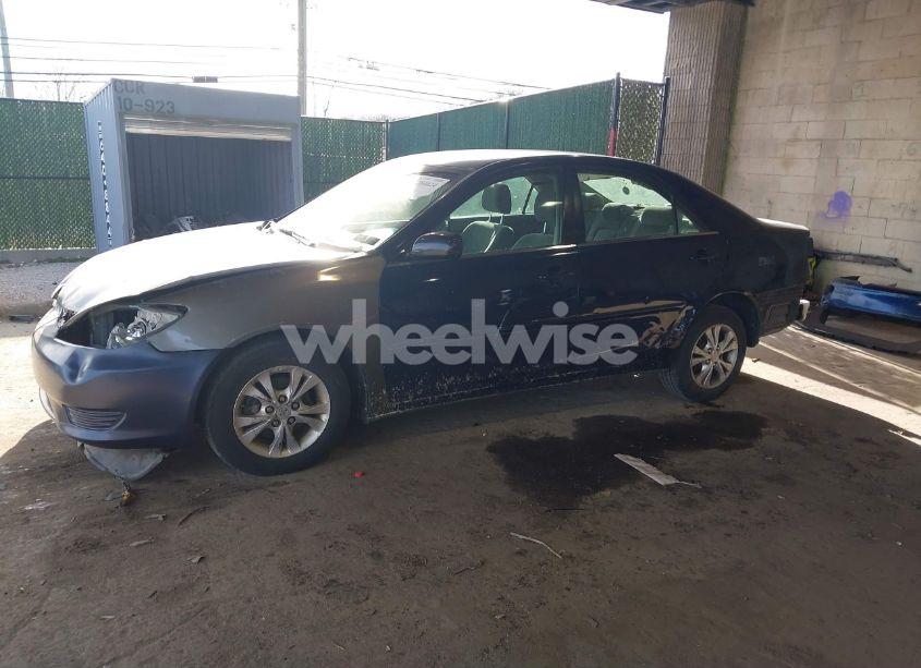 Photo 2 of 2005 Toyota Camry LE V6 (VIN 4T1BF32K45U090806)