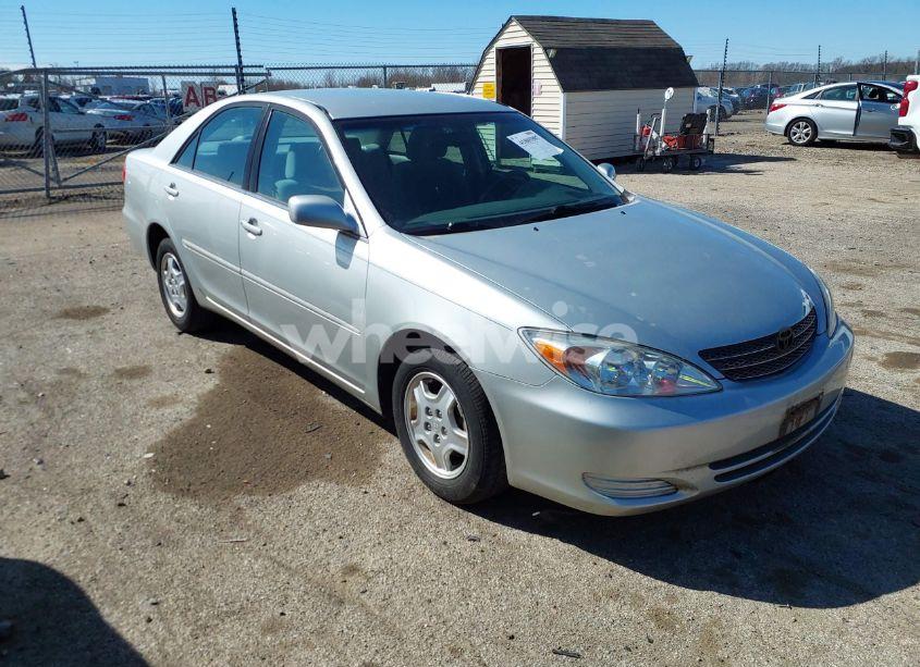 2002 Toyota Camry LE V6 (VIN 4T1BF32K52U518216) main photo