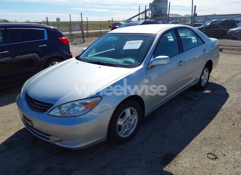 Photo 2 of 2002 Toyota Camry LE V6 (VIN 4T1BF32K52U518216)