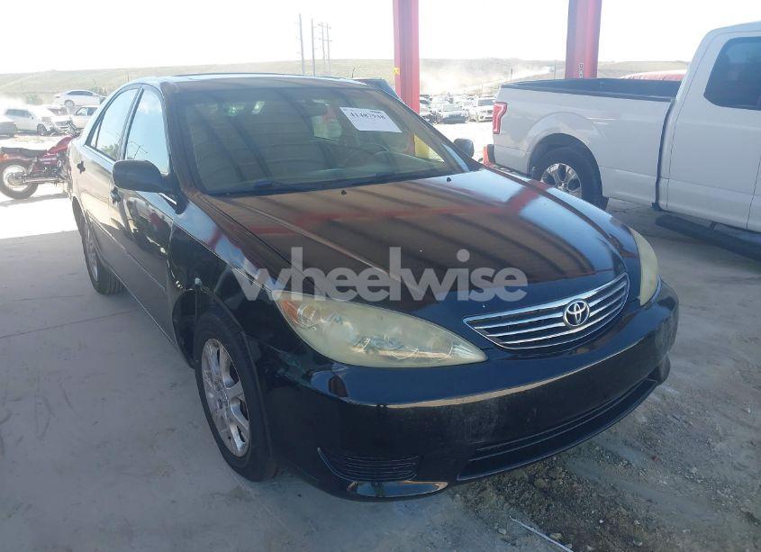 2005 Toyota Camry XLE V6 (VIN 4T1BF32K55U095027) main photo