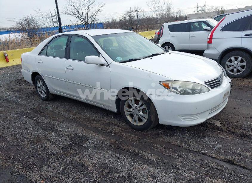 2005 Toyota Camry LE V6 (VIN 4T1BF32K55U620507) main photo