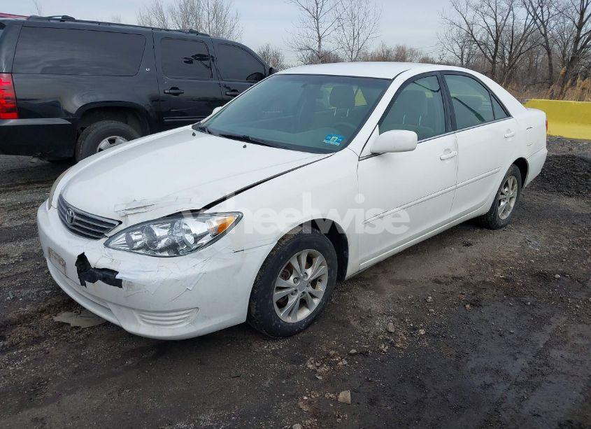Photo 2 of 2005 Toyota Camry LE V6 (VIN 4T1BF32K55U620507)