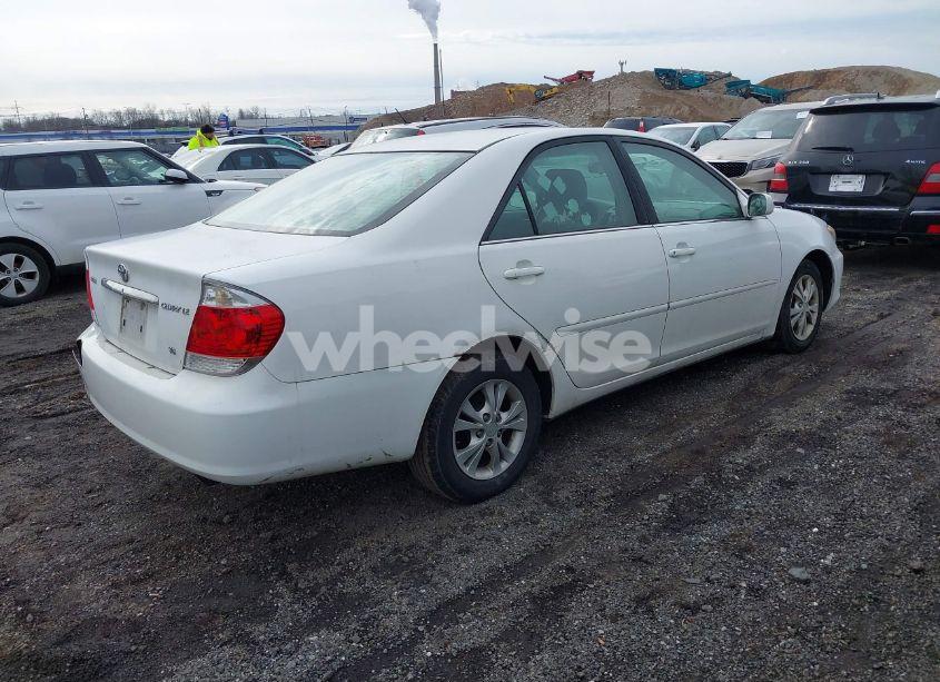 Photo 4 of 2005 Toyota Camry LE V6 (VIN 4T1BF32K55U620507)