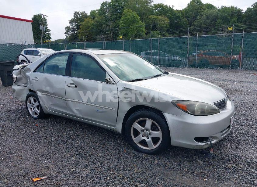 2003 Toyota Camry SE (VIN 4T1BF32K63U551033) main photo