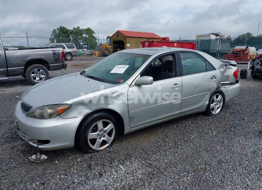 Photo 2 of 2003 Toyota Camry SE (VIN 4T1BF32K63U551033)