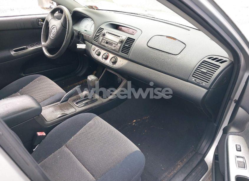 Photo 5 of 2003 Toyota Camry SE (VIN 4T1BF32K63U551033)