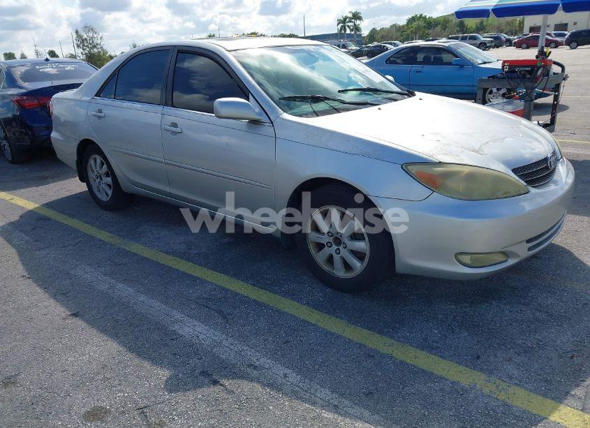 2004 Toyota Camry LE V6/XLE V6 (VIN 4T1BF32K64U063685) main photo