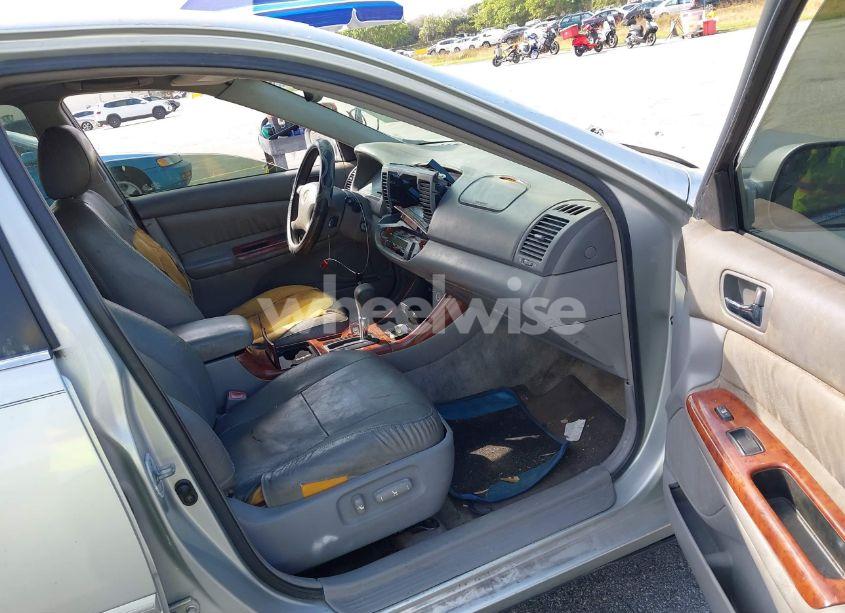 Photo 5 of 2004 Toyota Camry LE V6/XLE V6 (VIN 4T1BF32K64U063685)