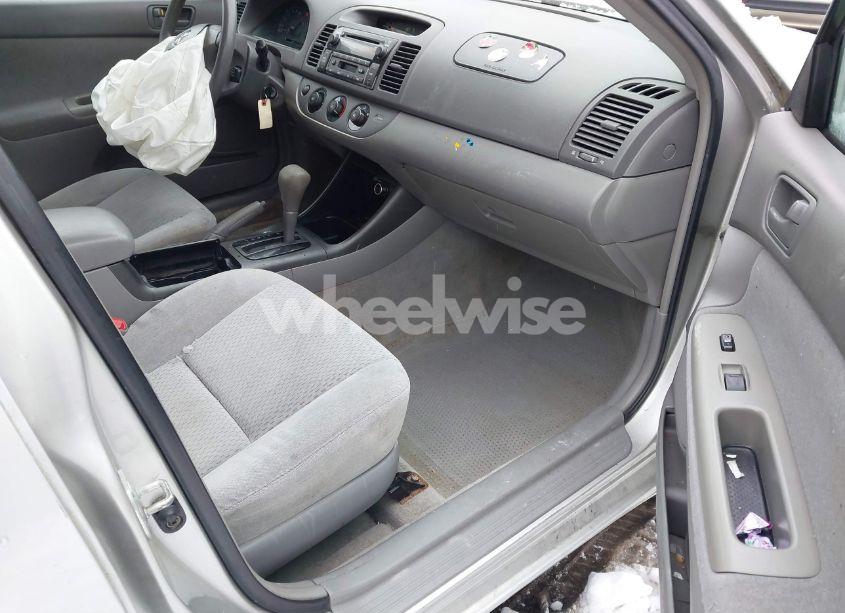 Photo 5 of 2004 Toyota Camry LE V6 (VIN 4T1BF32K64U588682)