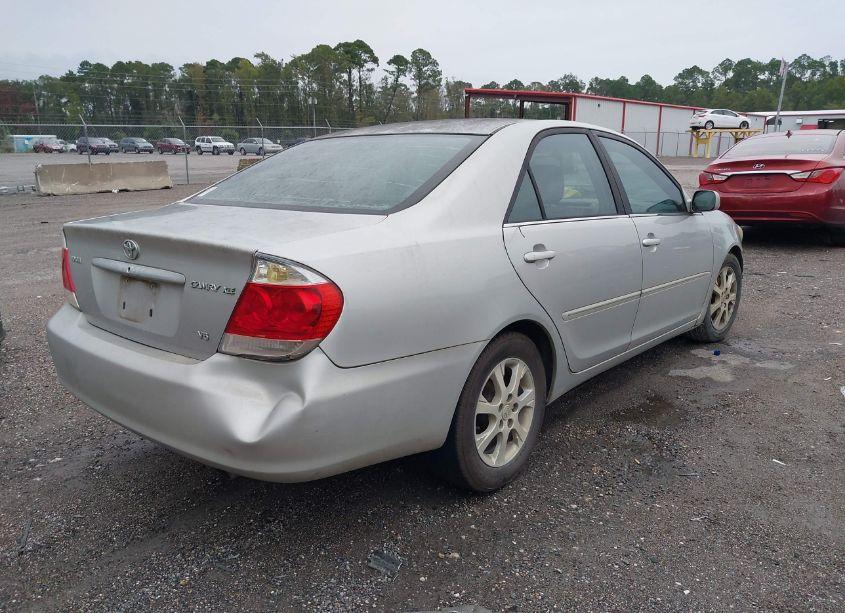 Photo 4 of 2005 Toyota Camry LE/XLE/SE (VIN 4T1BF32K65U097921)