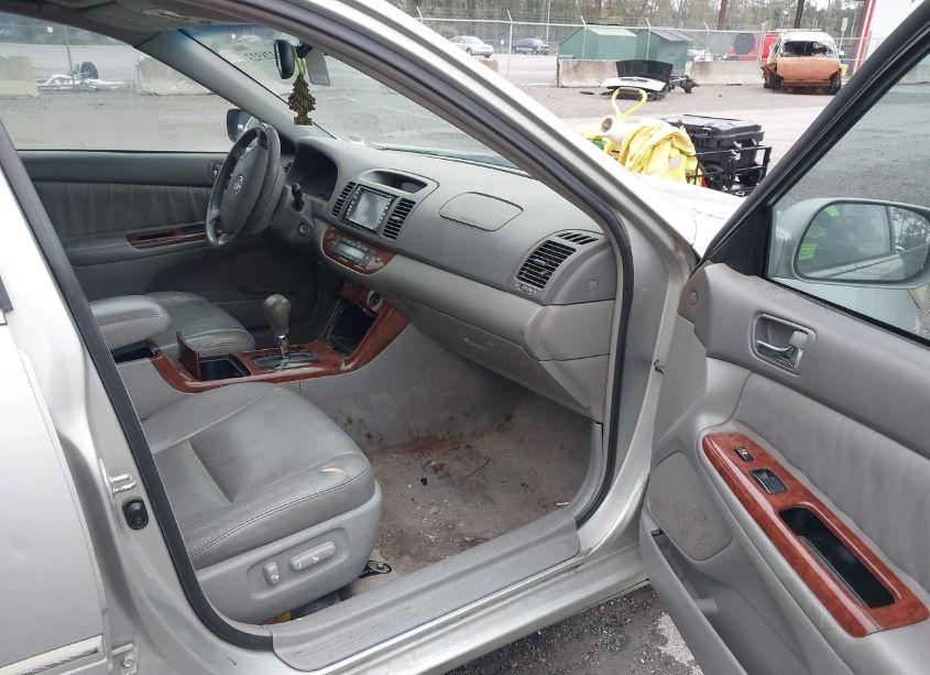 Photo 5 of 2005 Toyota Camry LE/XLE/SE (VIN 4T1BF32K65U097921)