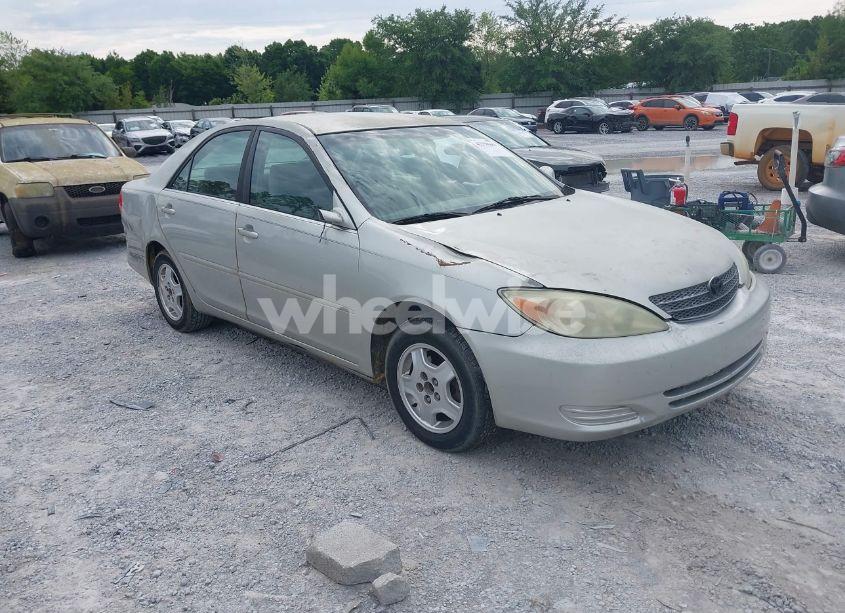 2002 Toyota Camry LE V6 (VIN 4T1BF32K72U005064) main photo
