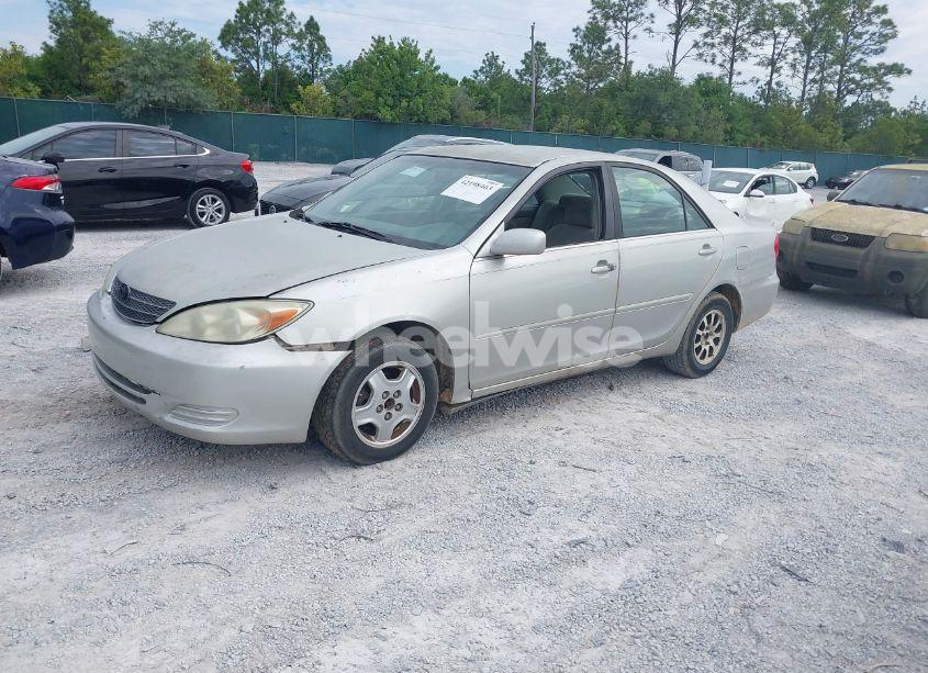 Photo 2 of 2002 Toyota Camry LE V6 (VIN 4T1BF32K72U005064)