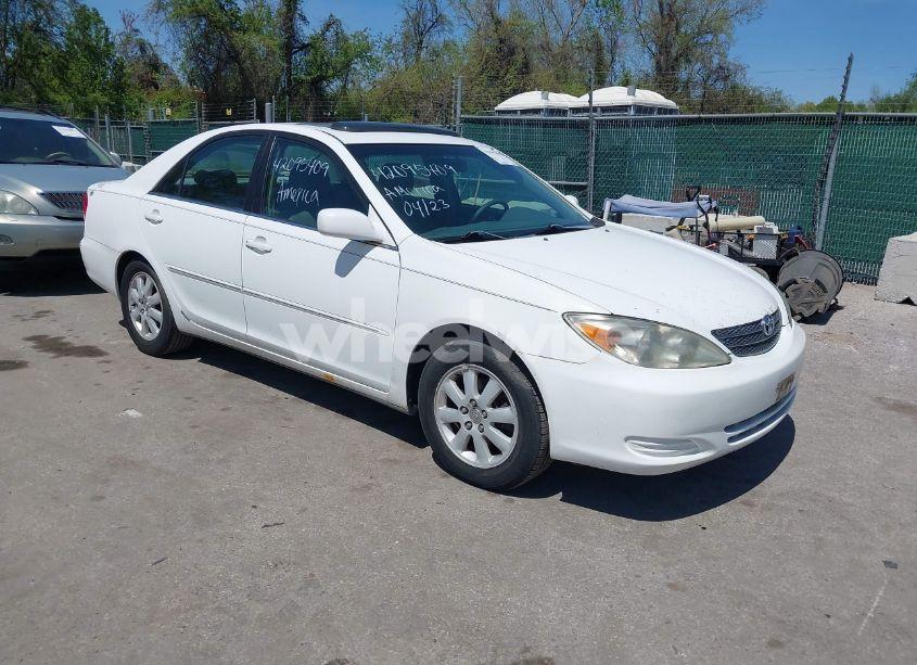 2002 Toyota Camry XLE V6 (VIN 4T1BF32K72U030756) main photo