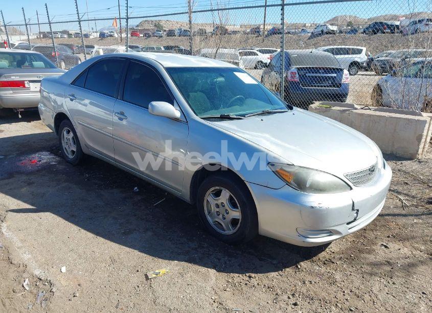 2002 Toyota Camry LE V6 (VIN 4T1BF32K72U035181) main photo
