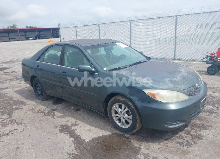 2004 Toyota Camry LE V6 (VIN 4T1BF32K74U071438) main photo