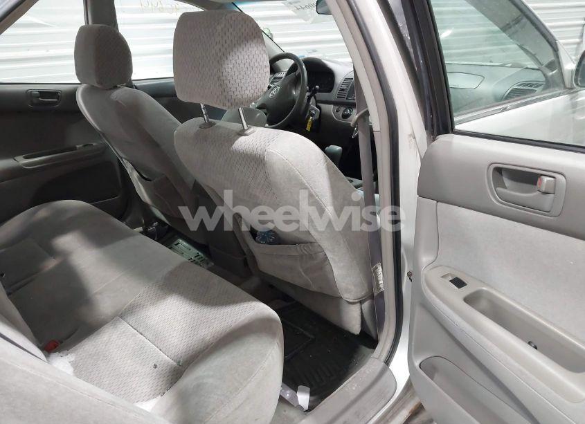 Photo 8 of 2004 Toyota Camry LE V6 (VIN 4T1BF32K74U568974)