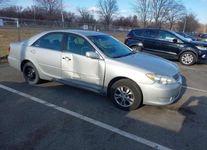 2005 Toyota Camry LE V6 (VIN 4T1BF32K75U105928) main photo
