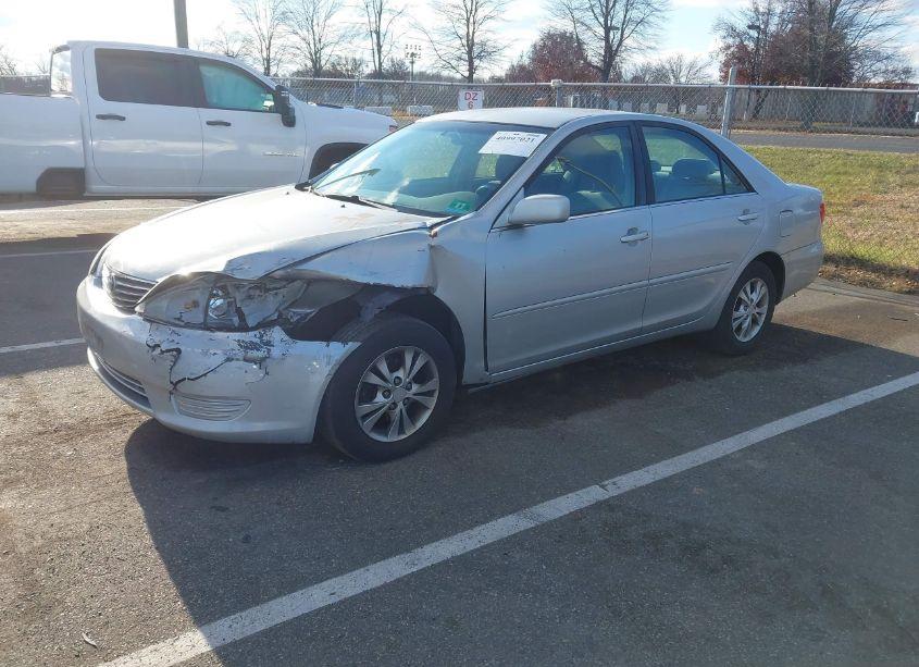Photo 2 of 2005 Toyota Camry LE V6 (VIN 4T1BF32K75U105928)