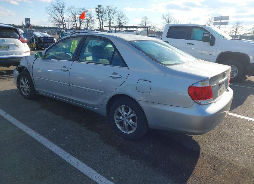 Photo 3 of 2005 Toyota Camry LE V6 (VIN 4T1BF32K75U105928)