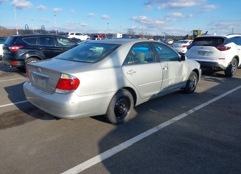 Photo 4 of 2005 Toyota Camry LE V6 (VIN 4T1BF32K75U105928)