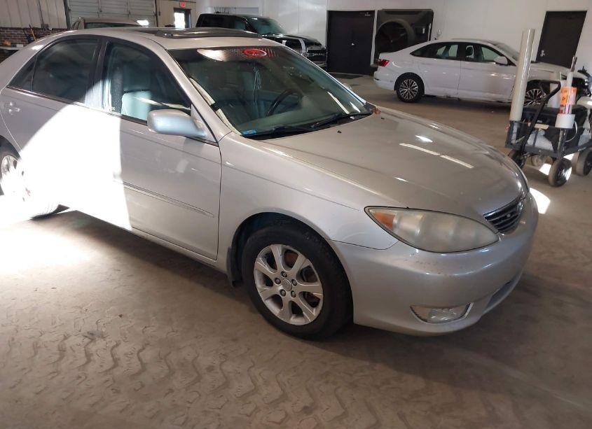 2005 Toyota Camry XLE V6 (VIN 4T1BF32K75U594024) main photo