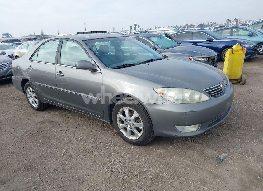 2005 Toyota Camry XLE V6 (VIN 4T1BF32K75U595836) main photo