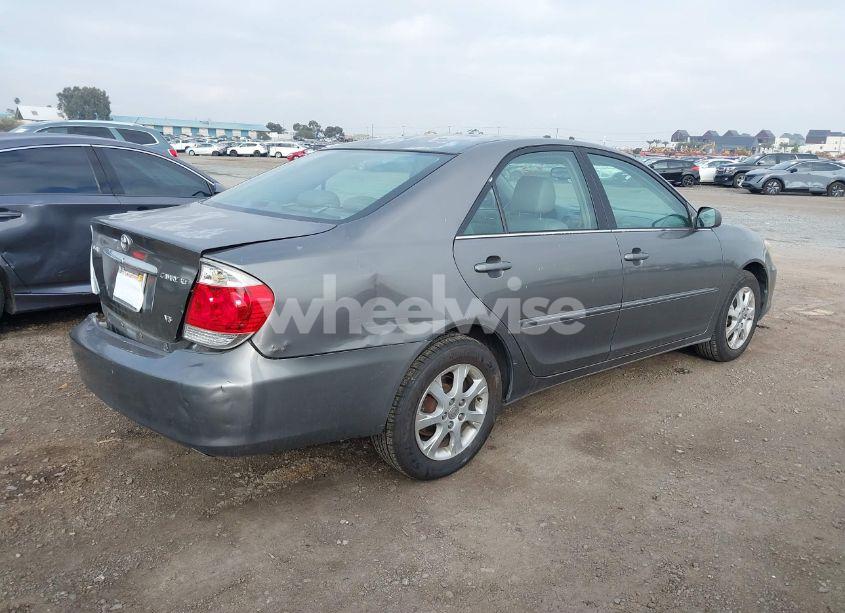 Photo 4 of 2005 Toyota Camry XLE V6 (VIN 4T1BF32K75U595836)