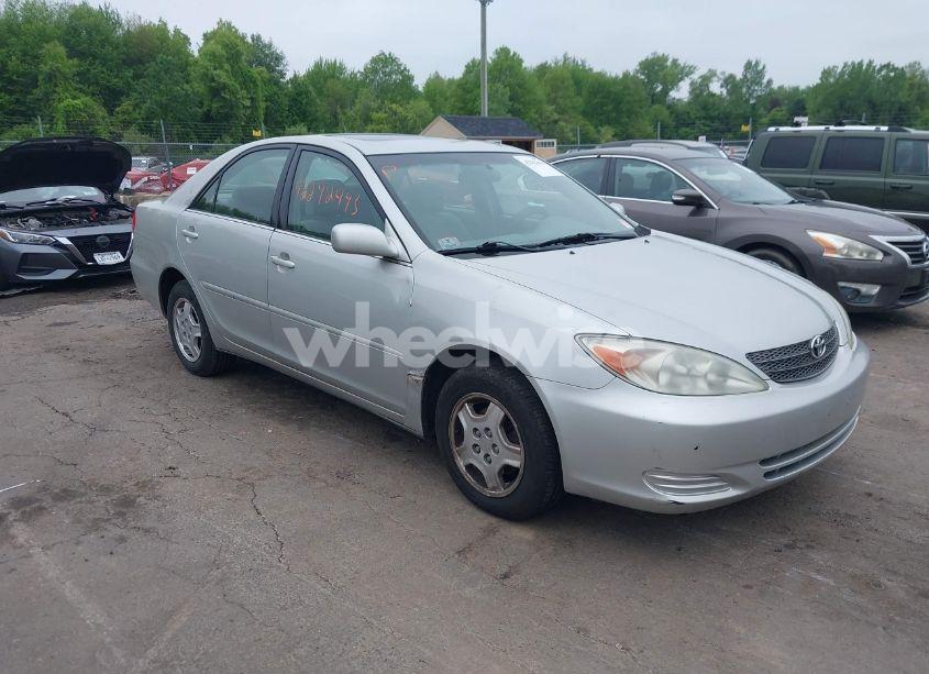 2002 Toyota Camry LE V6 (VIN 4T1BF32K82U021211) main photo