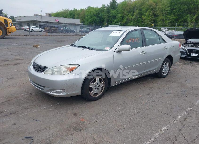 Photo 2 of 2002 Toyota Camry LE V6 (VIN 4T1BF32K82U021211)