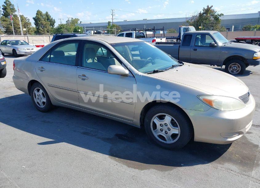 2002 Toyota Camry LE V6 (VIN 4T1BF32K82U030068) main photo