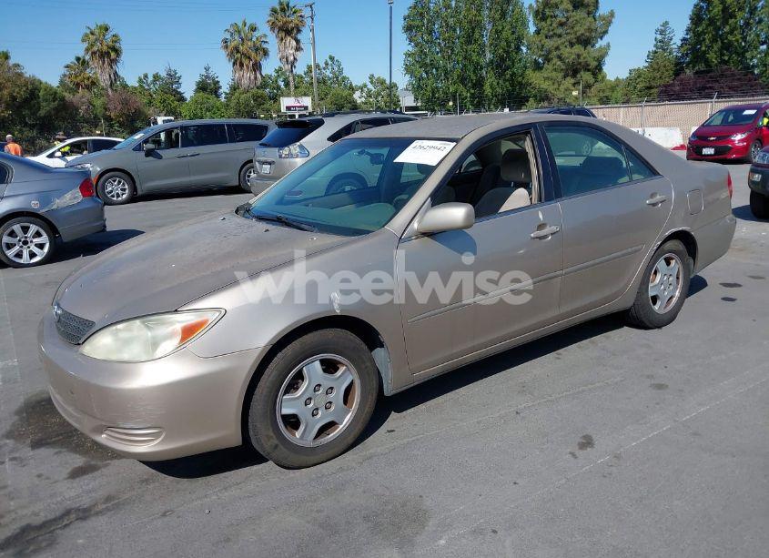 Photo 2 of 2002 Toyota Camry LE V6 (VIN 4T1BF32K82U030068)