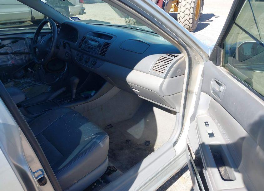 Photo 5 of 2004 Toyota Camry LE V6 (VIN 4T1BF32K84U576159)