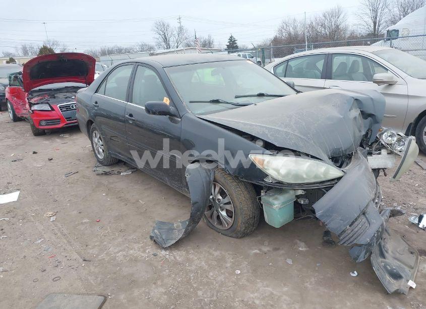 2005 Toyota Camry LE V6 (VIN 4T1BF32K85U095443) main photo