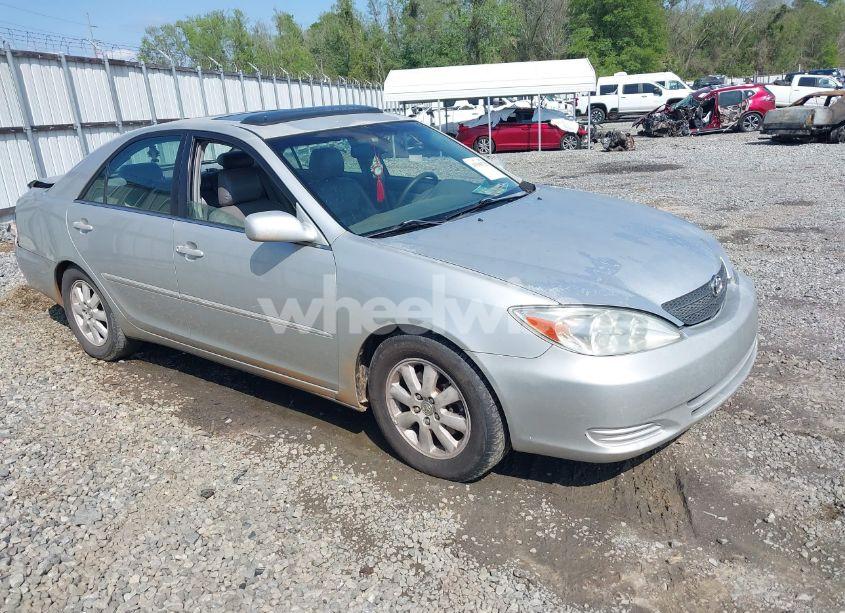 2002 Toyota Camry XLE V6 (VIN 4T1BF32K92U026546) main photo