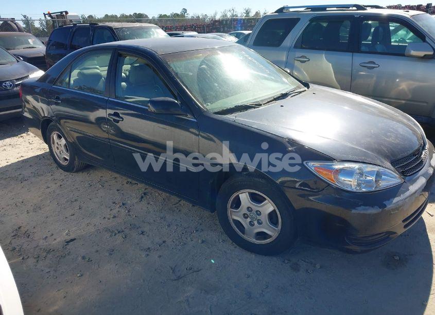 2002 Toyota Camry LE V6 (VIN 4T1BF32K92U525444) main photo