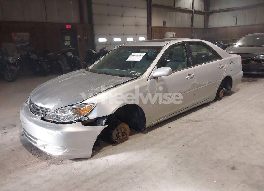 Photo 2 of 2004 Toyota Camry LE V6 (VIN 4T1BF32K94U570743)