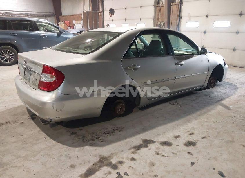 Photo 4 of 2004 Toyota Camry LE V6 (VIN 4T1BF32K94U570743)