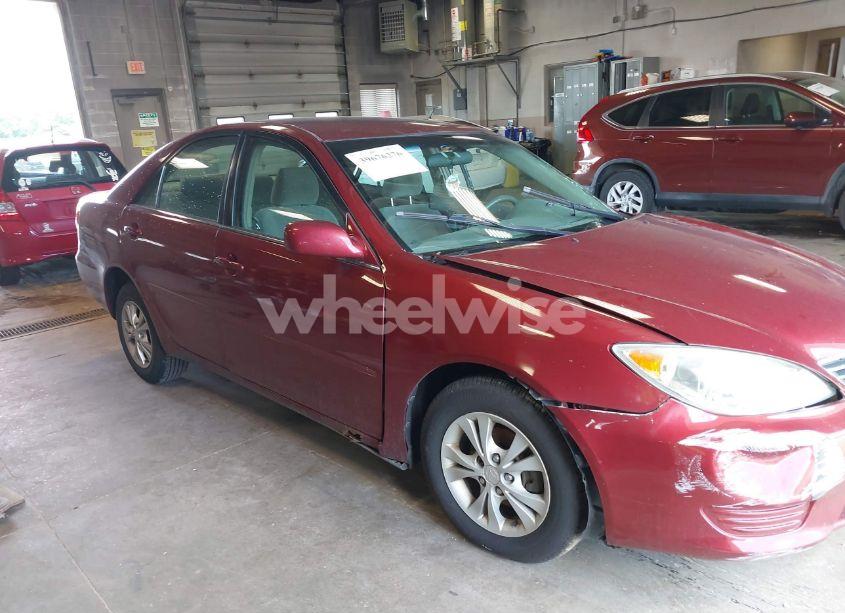 2005 Toyota Camry LE V6 (VIN 4T1BF32K95U109656) main photo