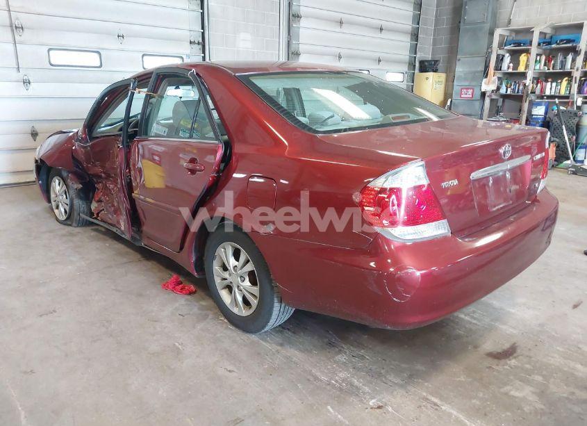 Photo 3 of 2005 Toyota Camry LE V6 (VIN 4T1BF32K95U109656)