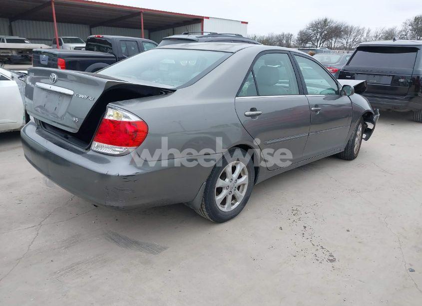 Photo 4 of 2005 Toyota Camry XLE V6 (VIN 4T1BF32K95U617917)